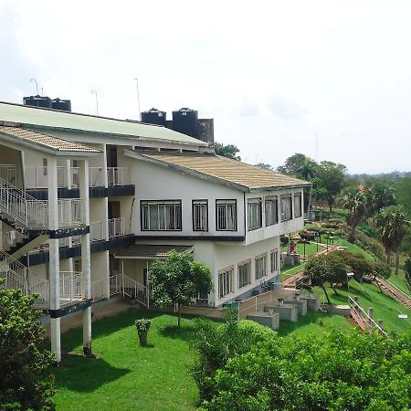 Brisk Hotel Triangle Njeru Εξωτερικό φωτογραφία