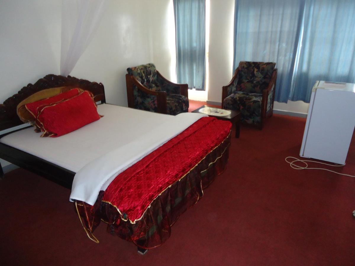 Brisk Hotel Triangle Njeru Εξωτερικό φωτογραφία