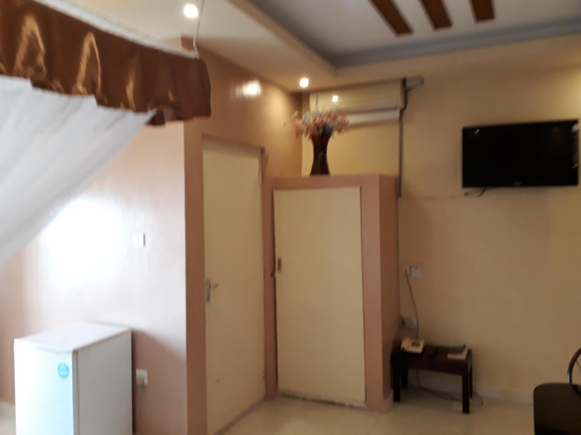 Brisk Hotel Triangle Njeru Εξωτερικό φωτογραφία