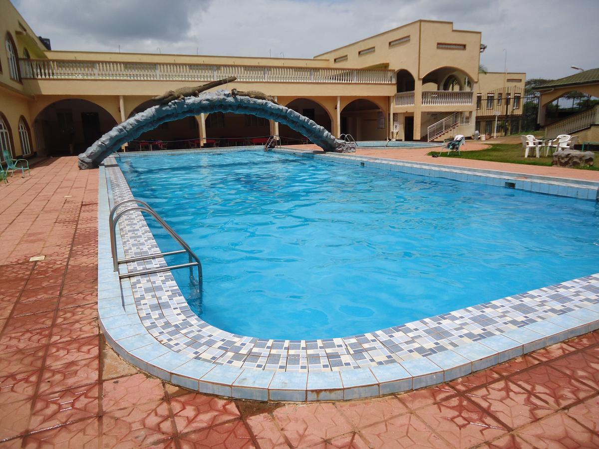 Brisk Hotel Triangle Njeru Εξωτερικό φωτογραφία