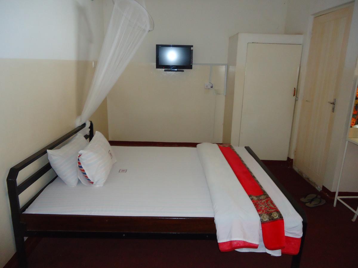 Brisk Hotel Triangle Njeru Εξωτερικό φωτογραφία