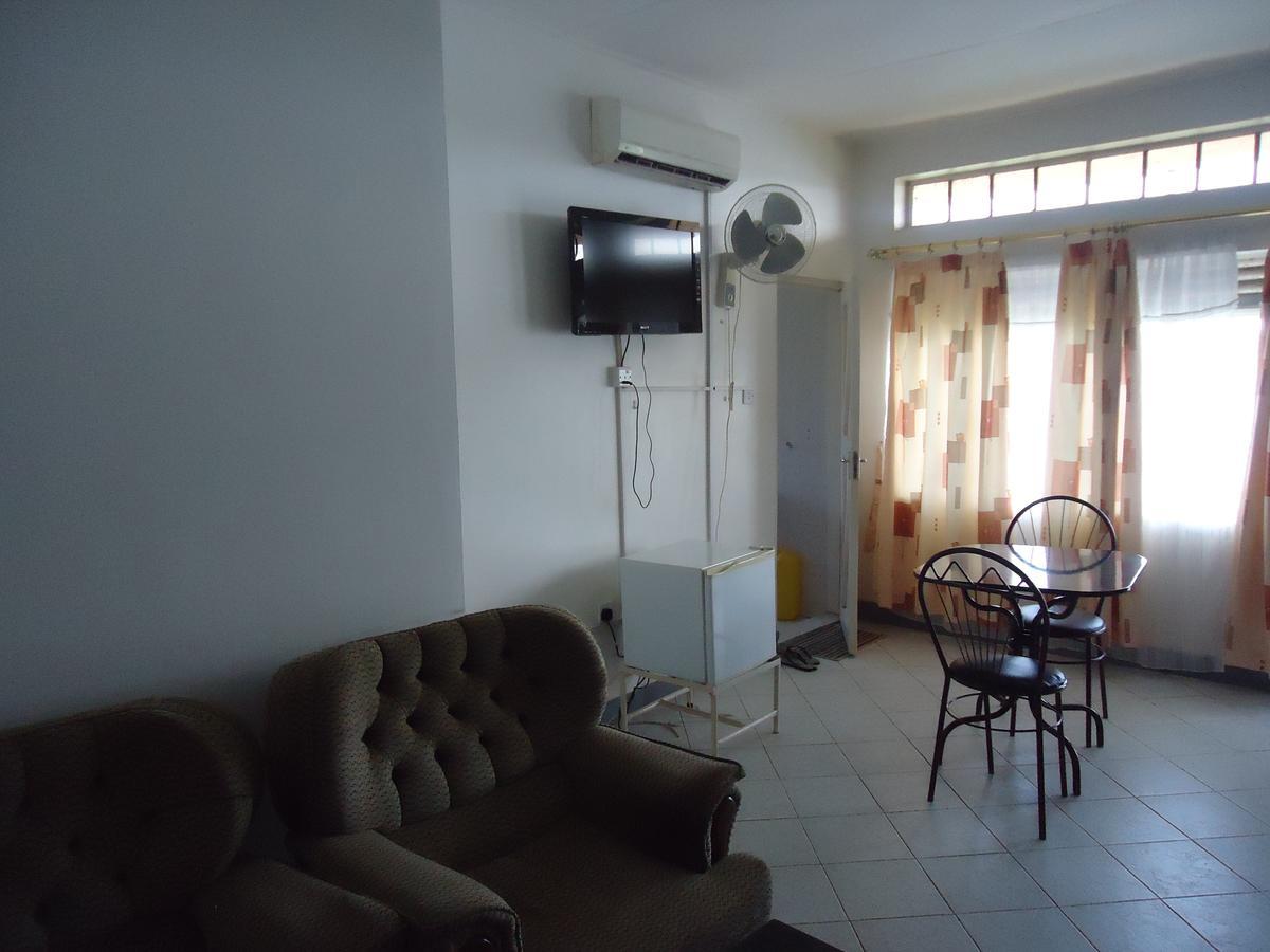Brisk Hotel Triangle Njeru Εξωτερικό φωτογραφία