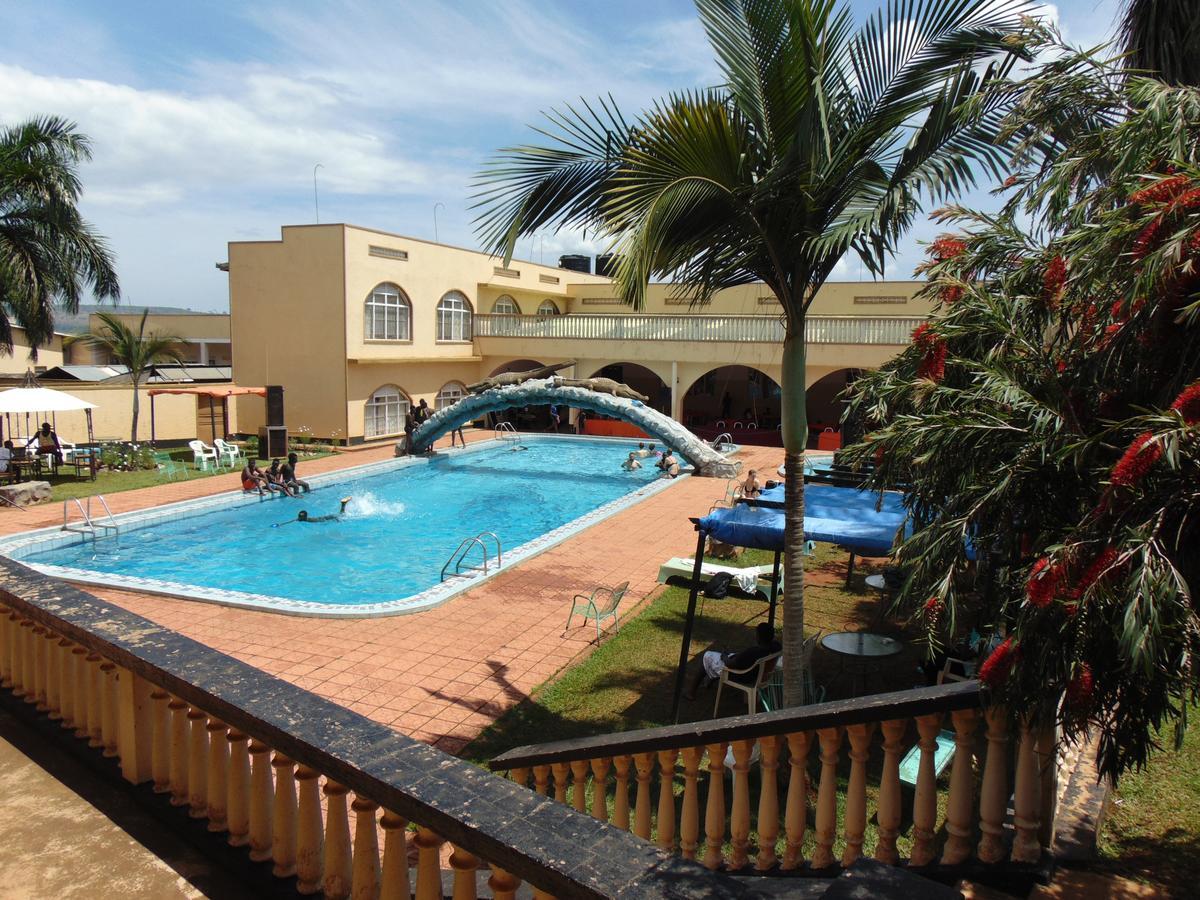 Brisk Hotel Triangle Njeru Εξωτερικό φωτογραφία