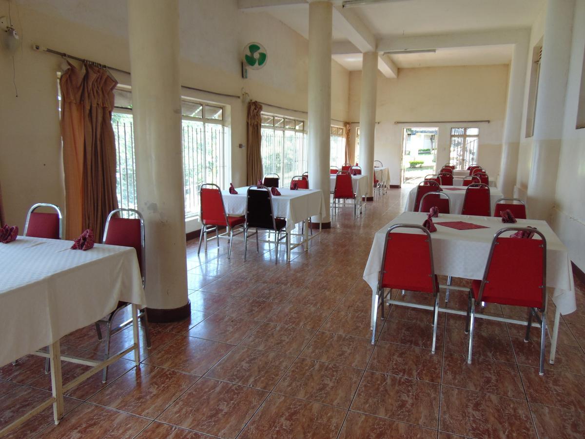 Brisk Hotel Triangle Njeru Εξωτερικό φωτογραφία