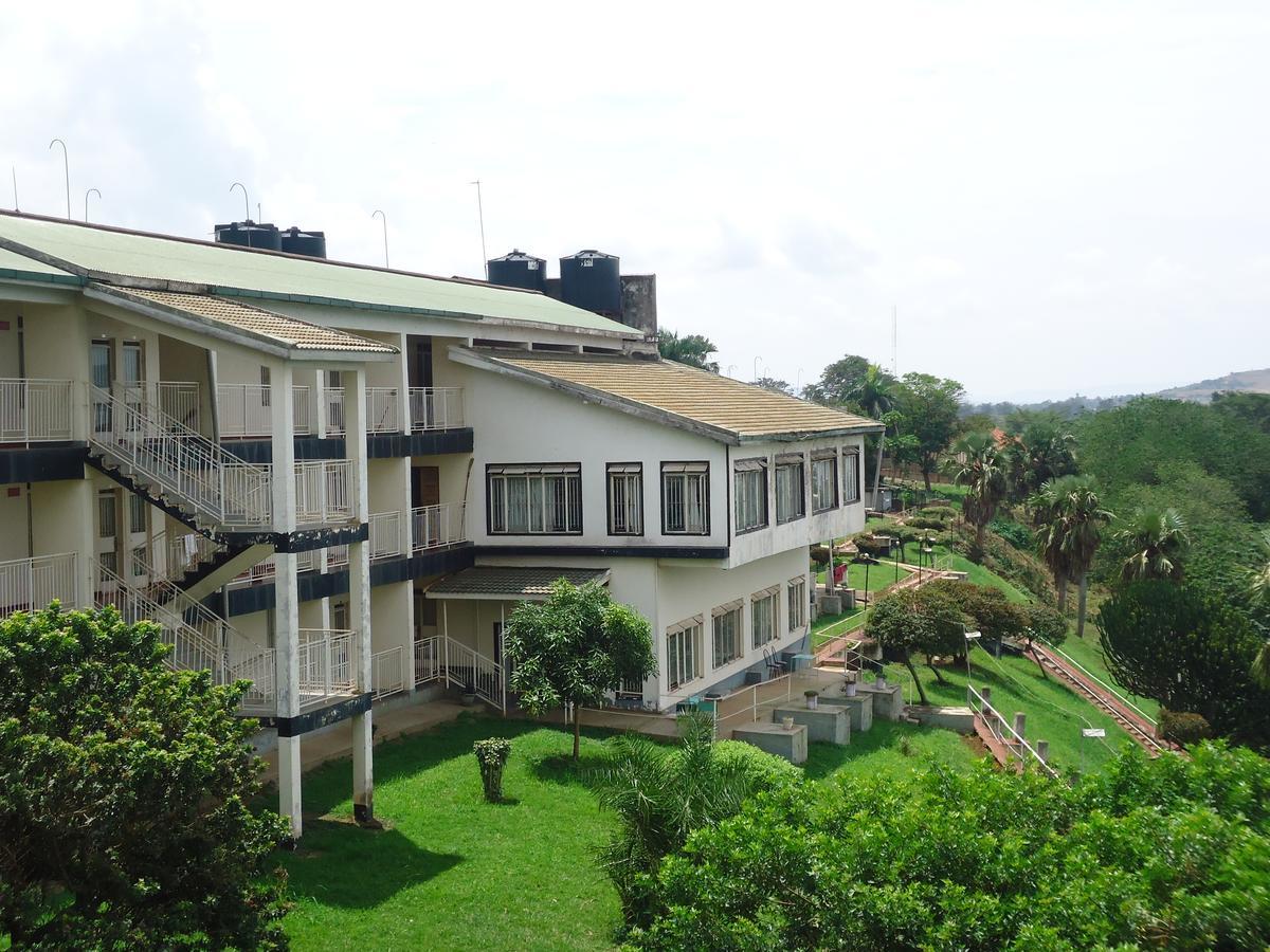 Brisk Hotel Triangle Njeru Εξωτερικό φωτογραφία