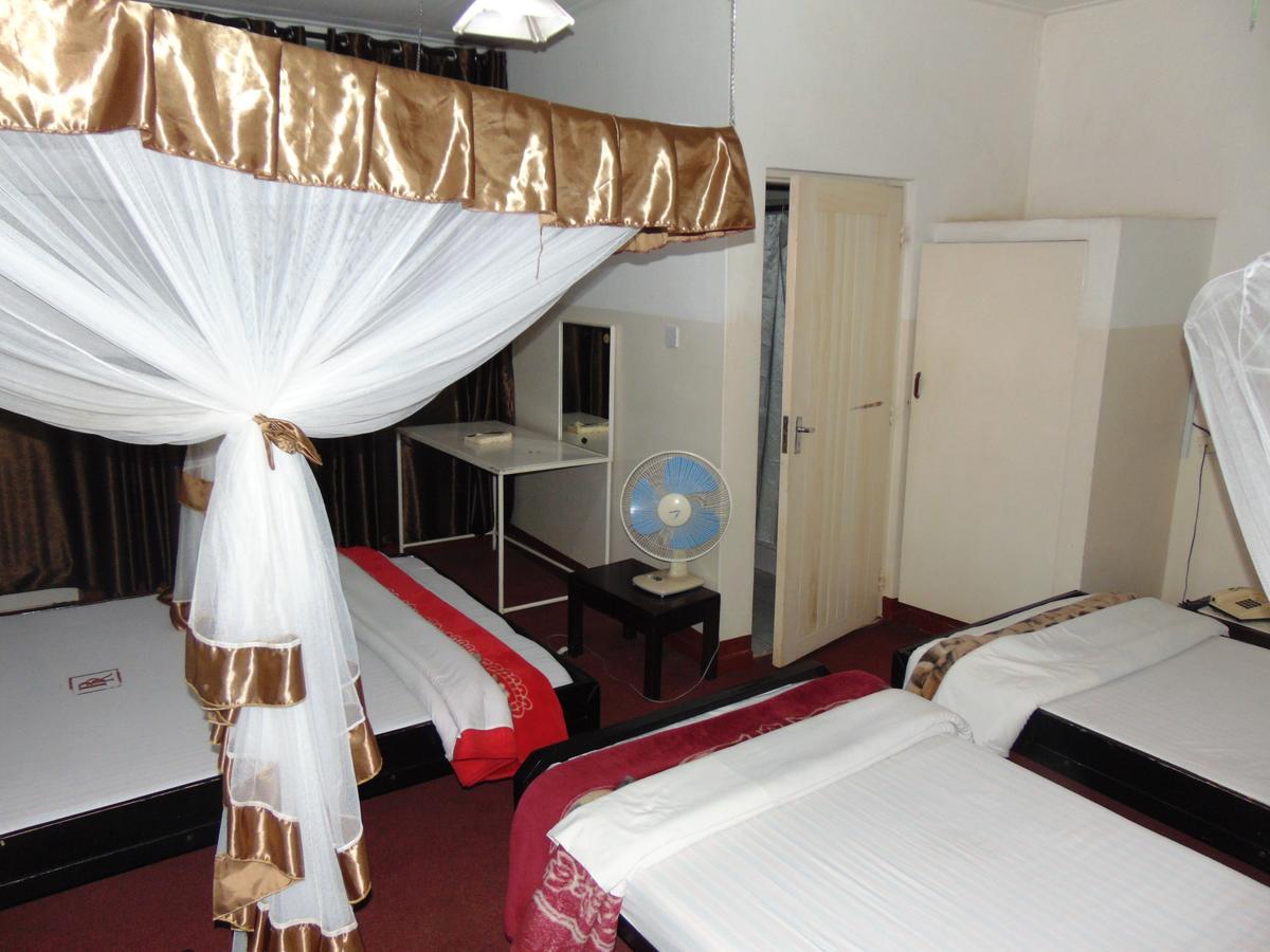 Brisk Hotel Triangle Njeru Εξωτερικό φωτογραφία