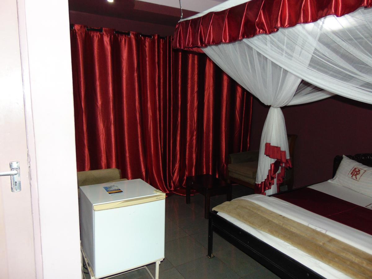 Brisk Hotel Triangle Njeru Εξωτερικό φωτογραφία