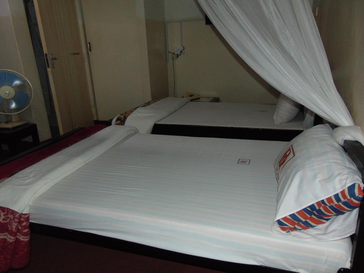 Brisk Hotel Triangle Njeru Εξωτερικό φωτογραφία