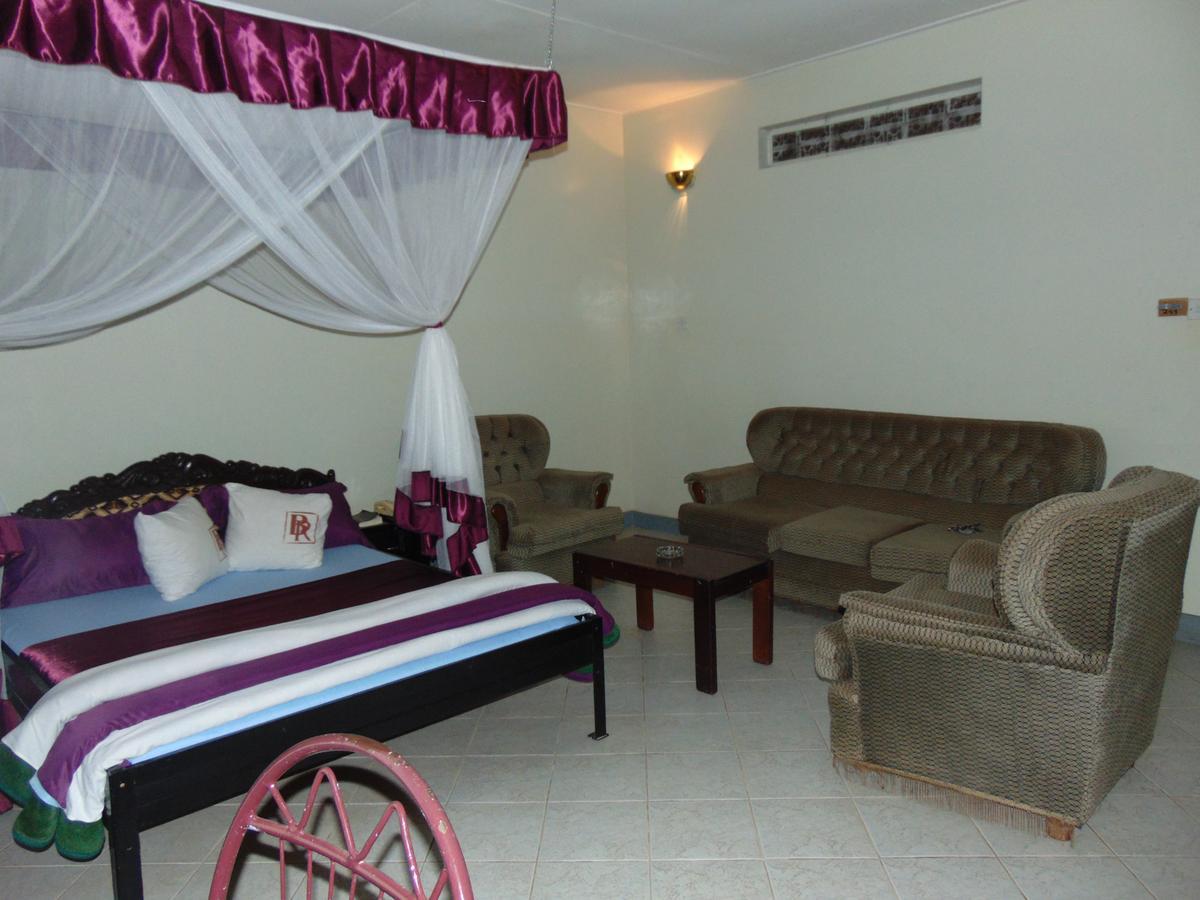 Brisk Hotel Triangle Njeru Εξωτερικό φωτογραφία