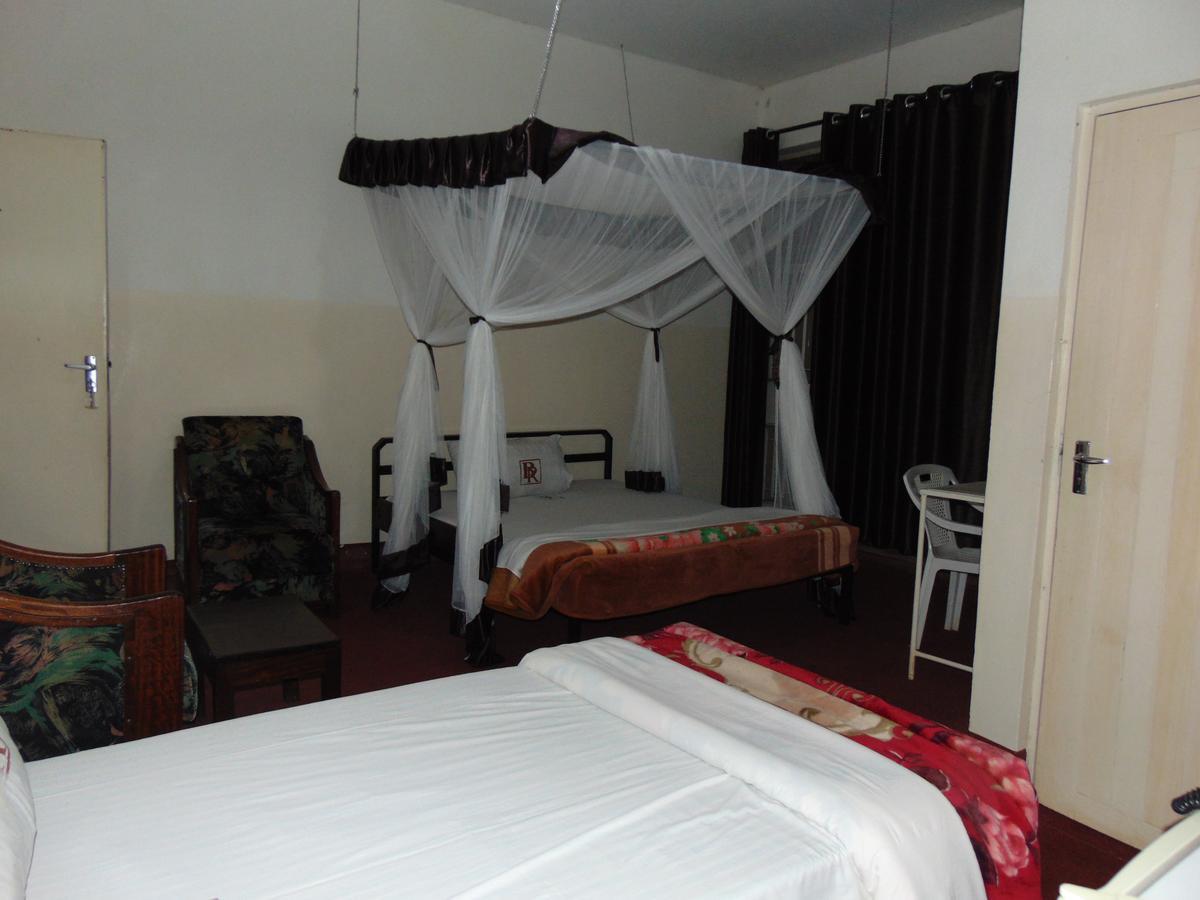 Brisk Hotel Triangle Njeru Εξωτερικό φωτογραφία