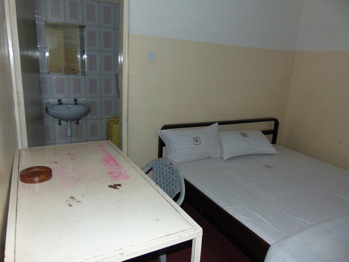 Brisk Hotel Triangle Njeru Εξωτερικό φωτογραφία
