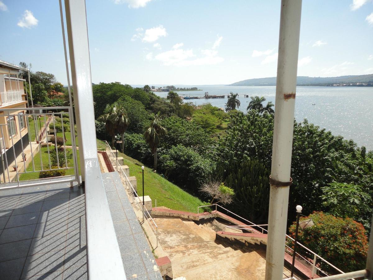 Brisk Hotel Triangle Njeru Εξωτερικό φωτογραφία