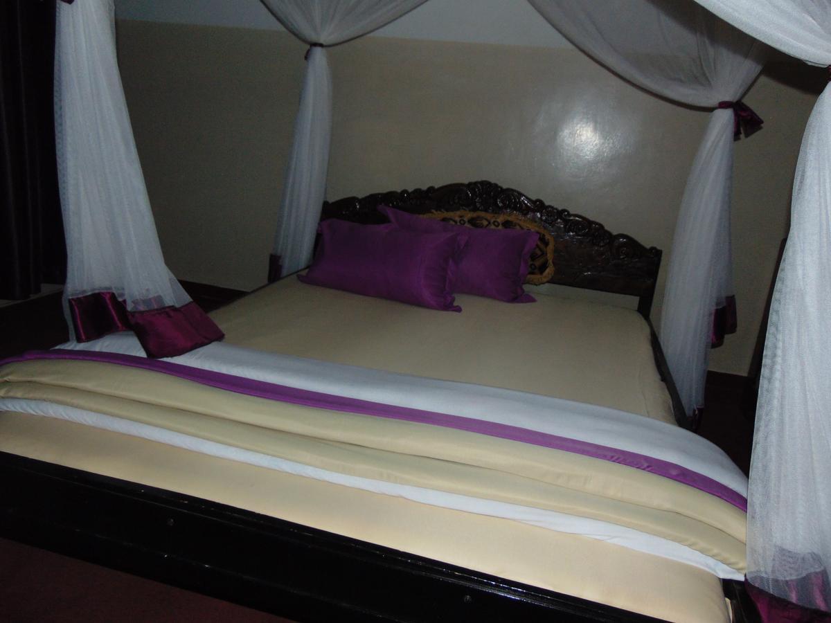 Brisk Hotel Triangle Njeru Εξωτερικό φωτογραφία