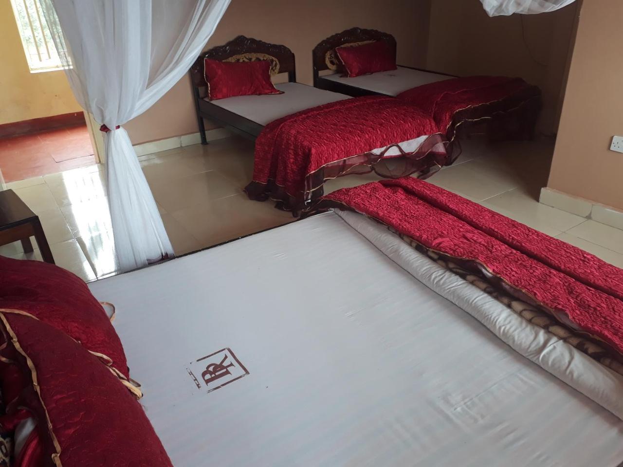 Brisk Hotel Triangle Njeru Εξωτερικό φωτογραφία