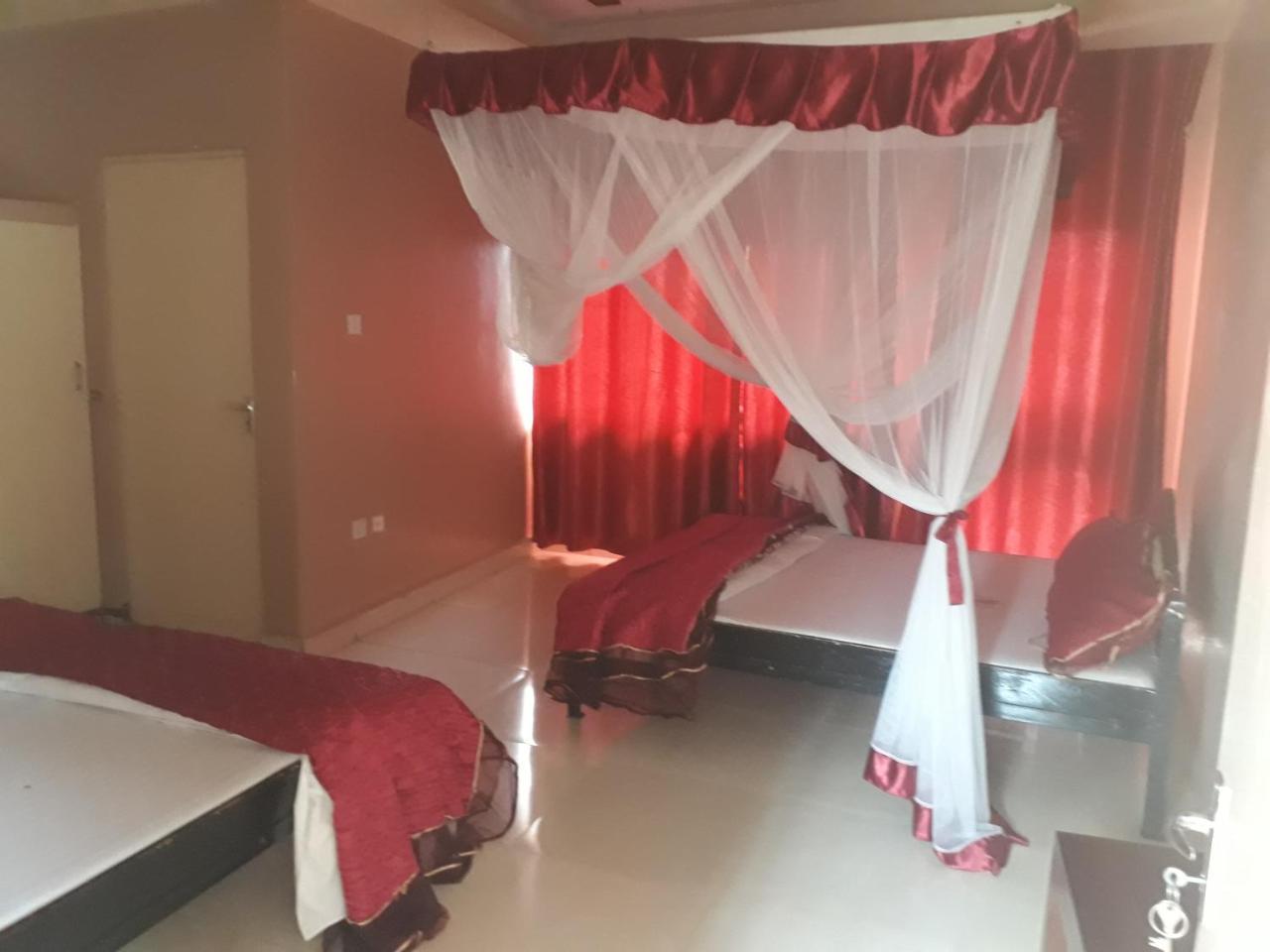Brisk Hotel Triangle Njeru Εξωτερικό φωτογραφία