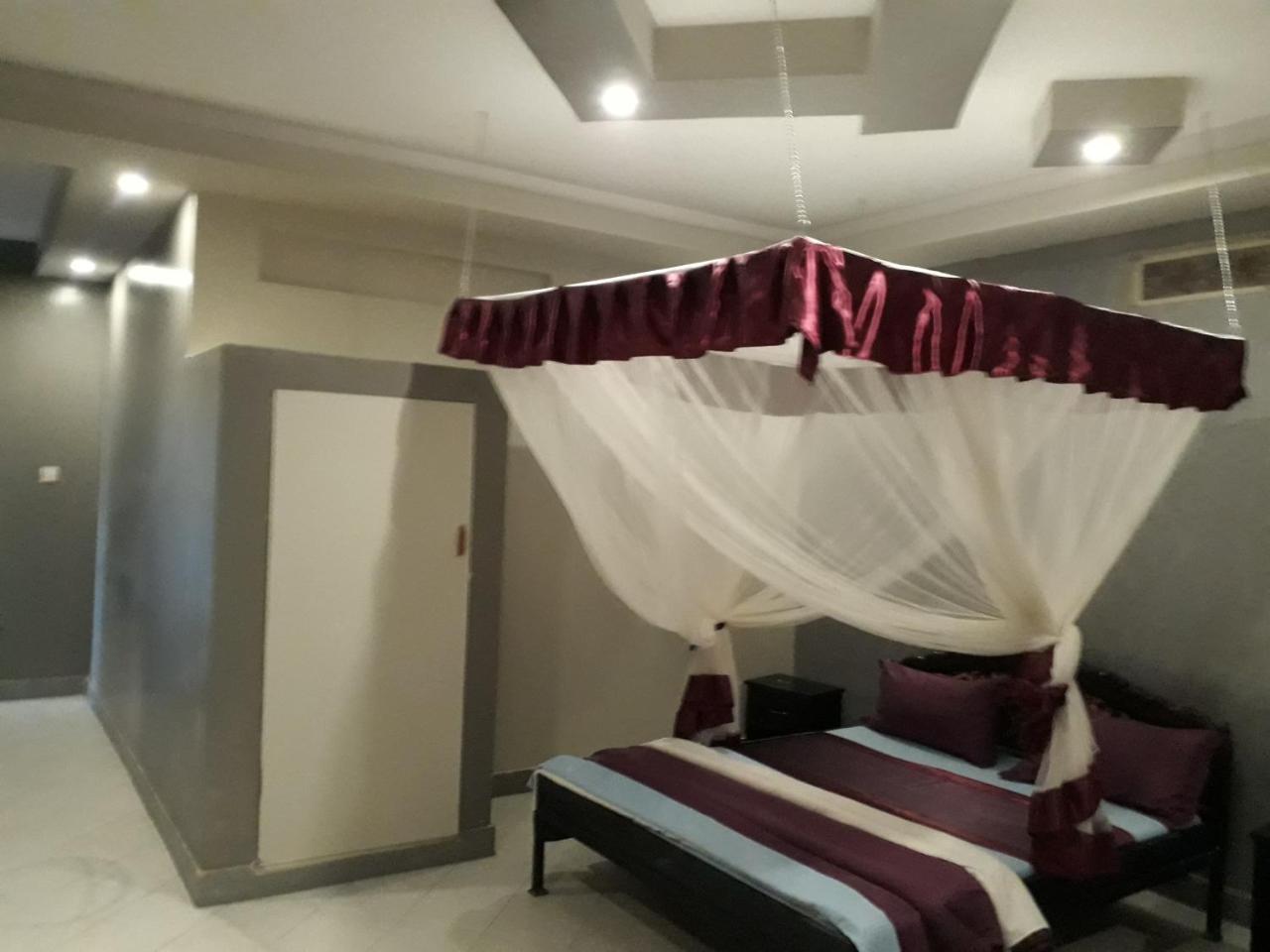 Brisk Hotel Triangle Njeru Εξωτερικό φωτογραφία